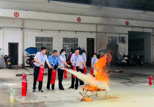 婺源公交、婺源長(zhǎng)運(yùn)舉行消防安全培訓(xùn)