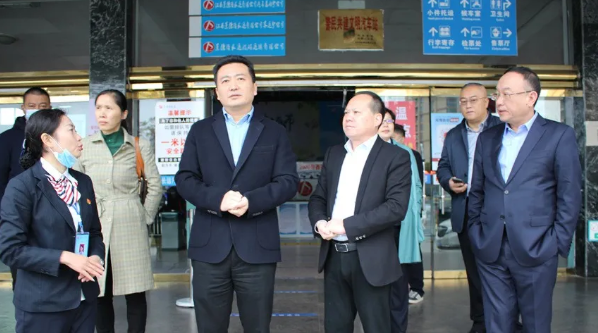 王曉在景德鎮(zhèn)公交、長運(yùn)調(diào)研