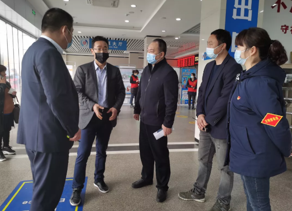 黃俊、穆孫祥先后深入徐坊客運分公司督導(dǎo)文明創(chuàng)建、疫情防控、安全生產(chǎn)工作