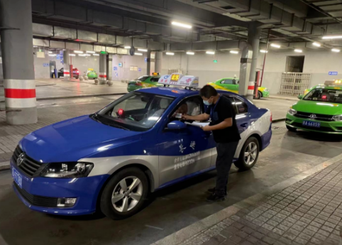 長運(yùn)出租  開展“將心比心·終端檢驗”、“一心向黨·全心為民”專題活動