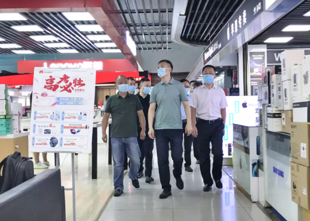 葛威敏一行督導長運物業(yè)、徐坊客運站疫情防控及安全工作