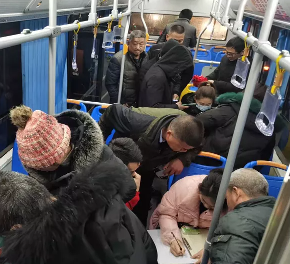 九江長(zhǎng)運(yùn)： 學(xué)生公交卡辦理服務(wù)送上門