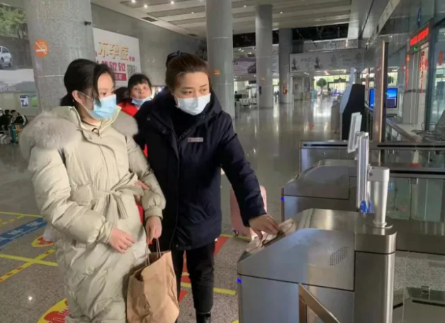 愛心接力，閉環(huán)服務，助盲人旅客回家