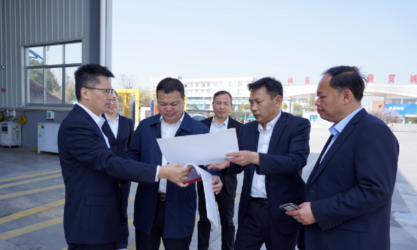 鷹潭市交通局領(lǐng)導(dǎo)蒞臨鷹潭長(zhǎng)運(yùn)、鷹潭公交調(diào)研指導(dǎo)   肖良芝陪同