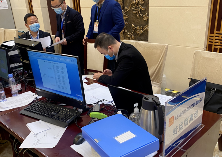 江西長運(yùn)74臺(tái)大巴載著3800名“白衣天使”連夜馳援南昌