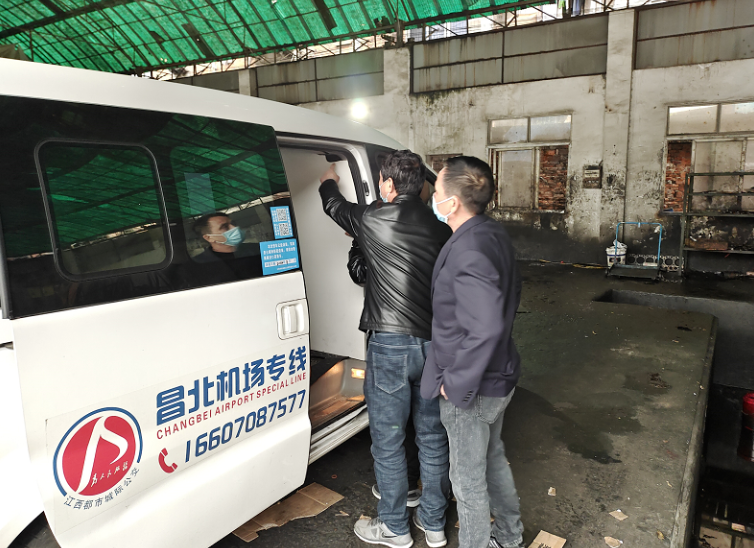 都市城際公交 車(chē)輛安裝隔離板 為隔離轉(zhuǎn)運(yùn)加上防護(hù)墻