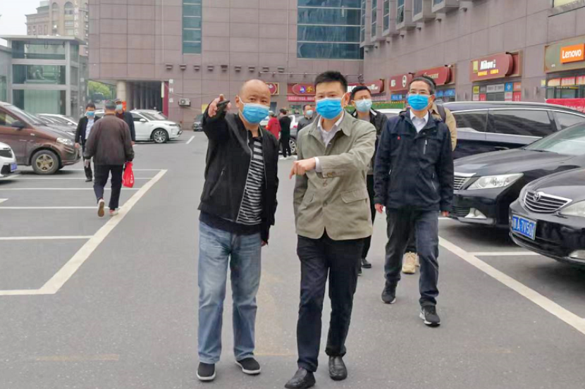 黃俊督導(dǎo)長運(yùn)物業(yè)、大通物流疫情防控工作