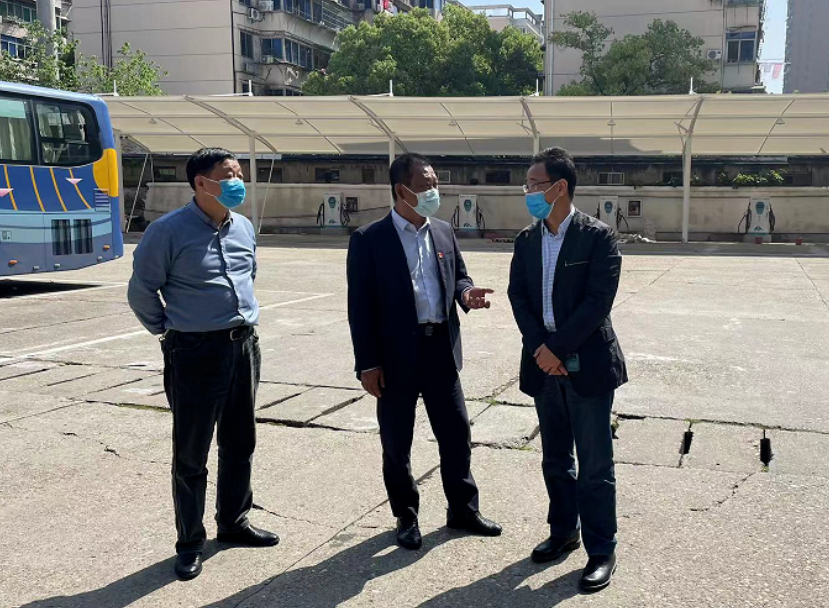 穆孫祥深入都市城際公交、長運(yùn)出租督導(dǎo)疫情防控工作