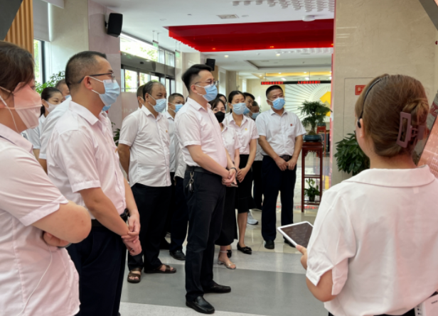 馬鞍山長(zhǎng)客  參觀黨群服務(wù)中心 不忘初心跟黨走