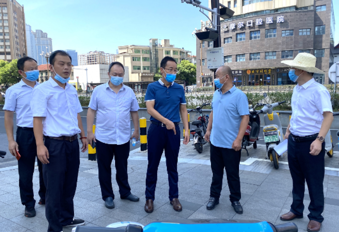 穆孫祥督導(dǎo)長運(yùn)物業(yè)文明創(chuàng)建工作