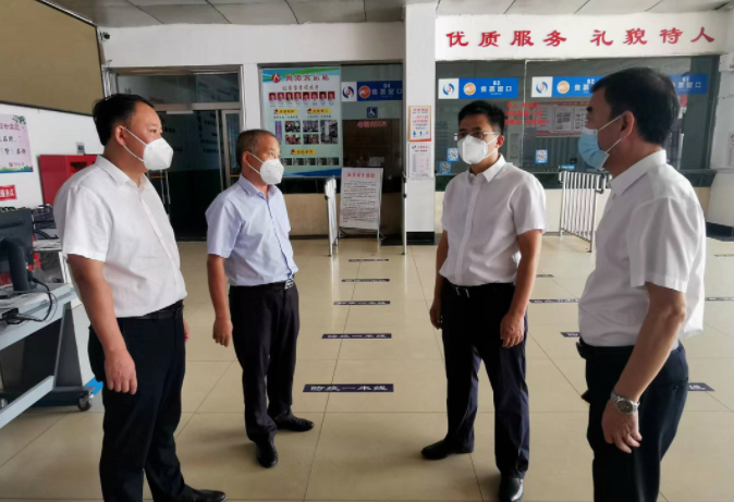 肖良芝深入一線(xiàn)督導(dǎo)復(fù)工復(fù)產(chǎn)、安全維穩(wěn)工作