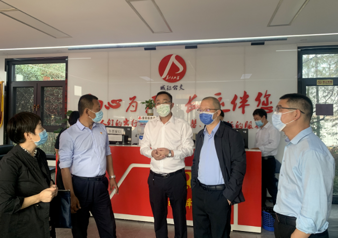 都市城際公交：省交通運輸廳領導調(diào)研瑤湖西驛站、新洪大客運驛站生產(chǎn)經(jīng)營