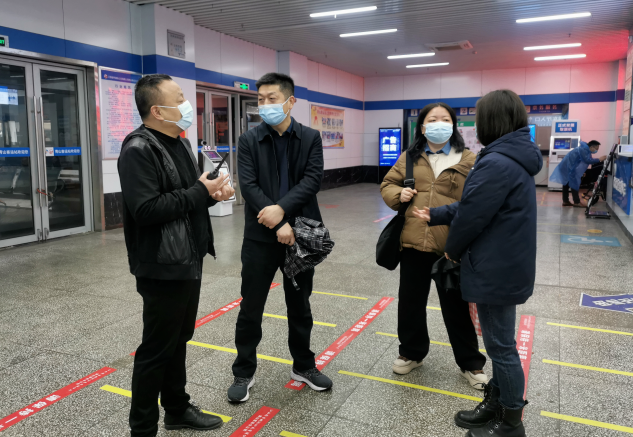 都市城際公交：市交通運(yùn)輸局領(lǐng)導(dǎo)督導(dǎo)青山客運(yùn)分公司文明創(chuàng)建、安全生產(chǎn)工作