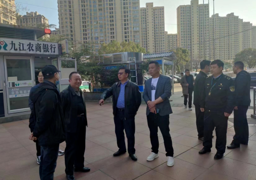 省交通運輸綜合行政執(zhí)法監(jiān)督管理局領(lǐng)導(dǎo)督查九江汽車站“兩會”期間安全生產(chǎn)工作