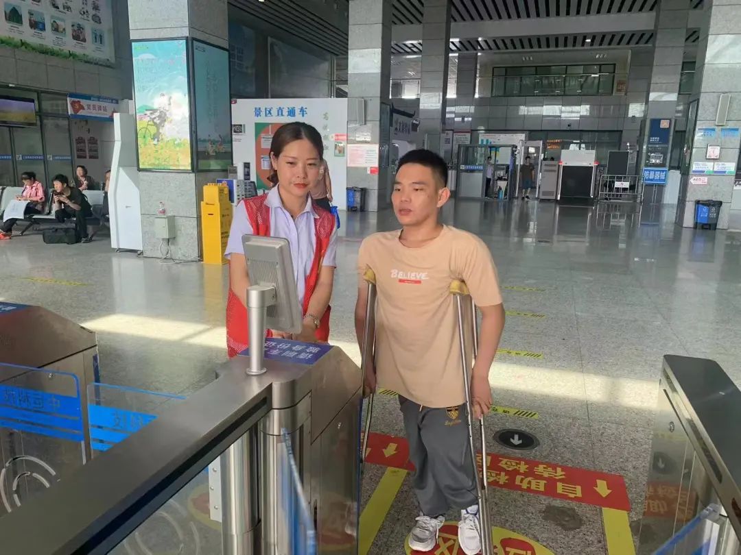 上饒汽運：重點旅客行動不便 車站工作人員全程護送