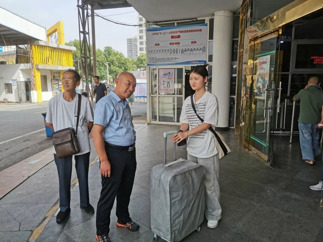 上饒汽運(yùn)：多方協(xié)助 破解“孿生”行李箱錯拿事件