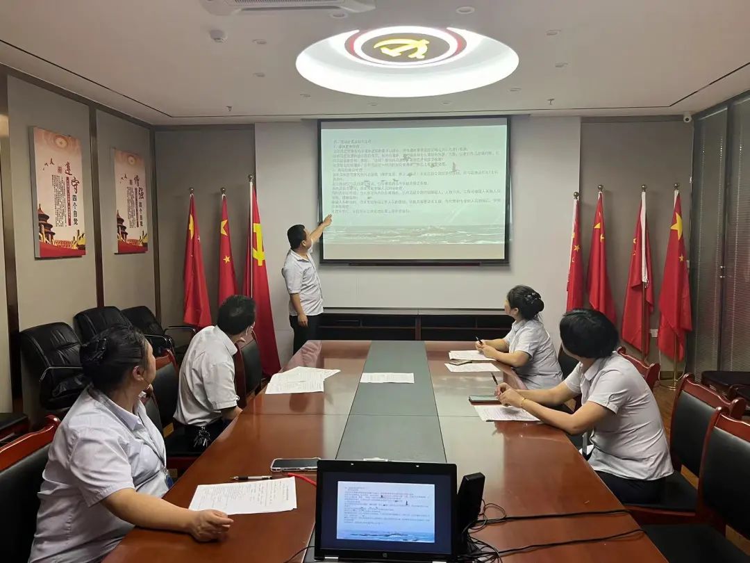 都市城際公交:開展“三品”安檢員理論、實(shí)踐知識培訓(xùn)