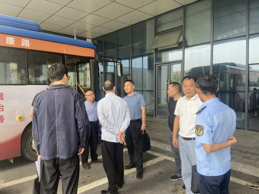 市交通運(yùn)輸局到九江長運(yùn)彭澤公司檢查節(jié)前安全生產(chǎn)工作