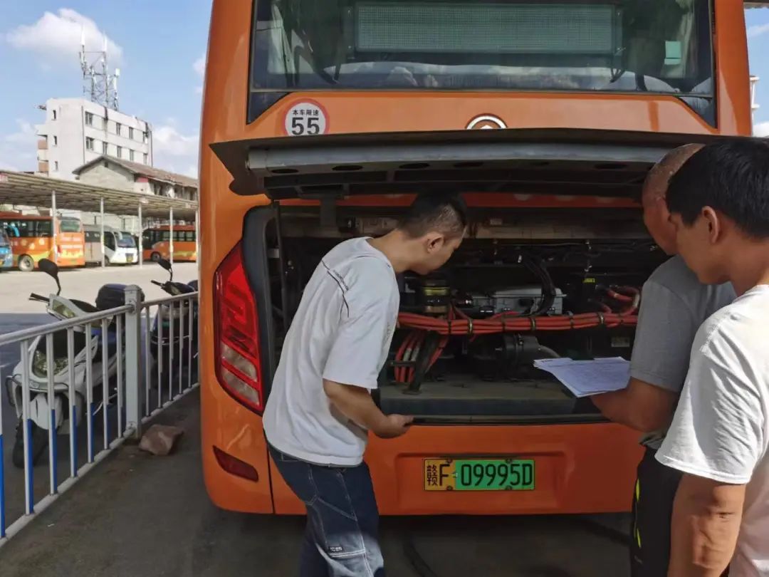 撫州長(zhǎng)運(yùn):南豐分公司開(kāi)展車(chē)輛安全檢查