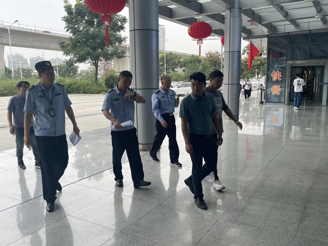 馬鞍山長(zhǎng)客 市交通安全聯(lián)合檢查組檢查節(jié)假日安全運(yùn)輸準(zhǔn)備工作