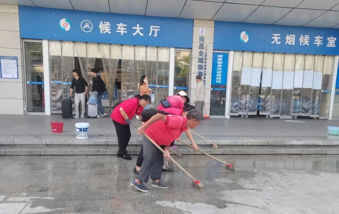 都市城際公交 積極維護站容站貌 確?！皠?chuàng)文鞏衛(wèi)”工作務實推進