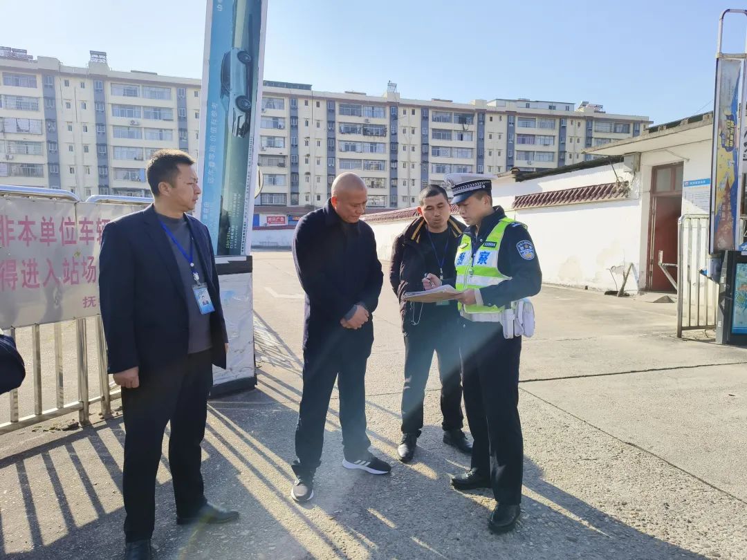 撫州長(zhǎng)運(yùn):市交警一大隊(duì)到撫州客運(yùn)總站開展安全帶使用專項(xiàng)檢查