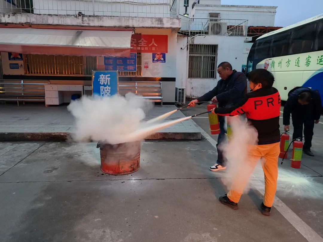 贛州方通:普及消防安全知識(shí) 開(kāi)展緊急疏散逃生演練