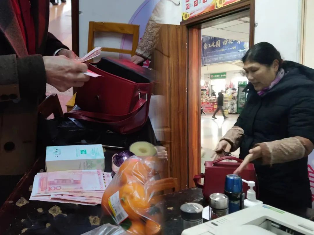 吉安公司:春運(yùn)路上 情暖旅途正在上演