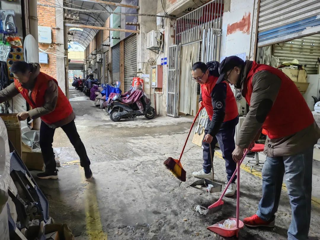 長(zhǎng)運(yùn)物業(yè):學(xué)習(xí)雷鋒好榜樣 服務(wù)群眾樹(shù)新風(fēng)