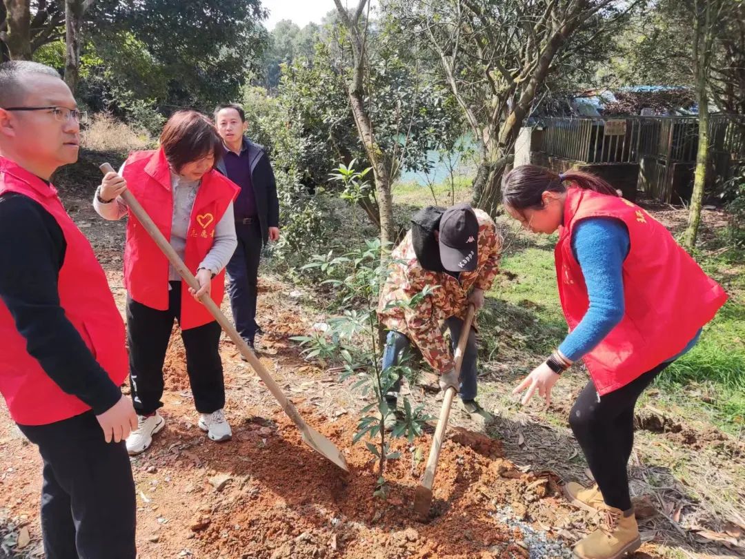 長運(yùn)科技開展志愿服務(wù)活動(dòng) 萬建紅參加