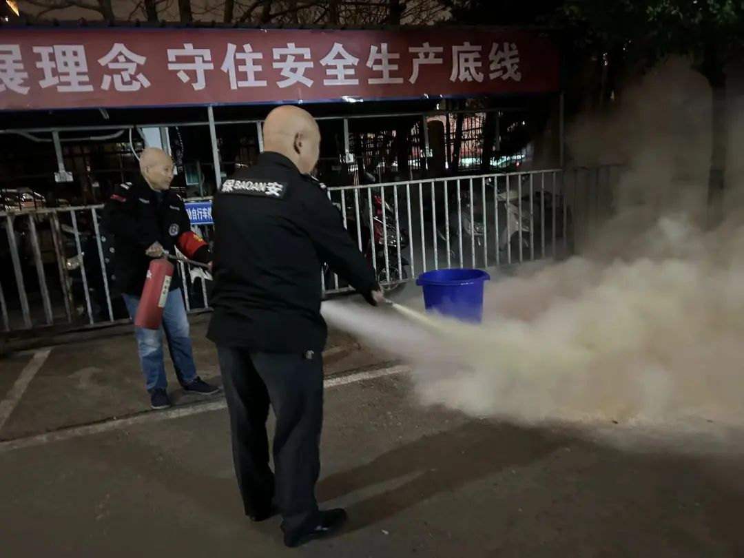 長運(yùn)物業(yè) 開展夜間值班消防聯(lián)動(dòng)應(yīng)急演練