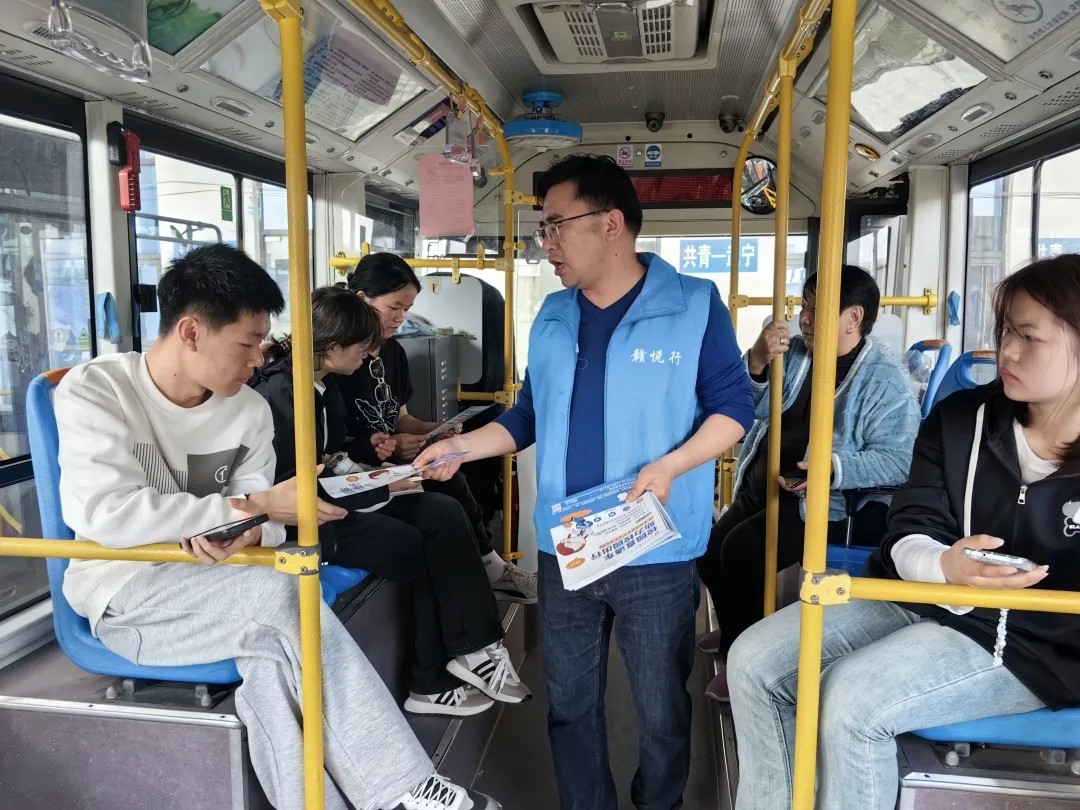 九江長運:共青校園直通車助力“清明”出行