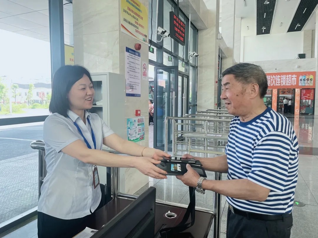 九江長運：拾金不昧加免費乘車 長運的服務(wù)太好了！