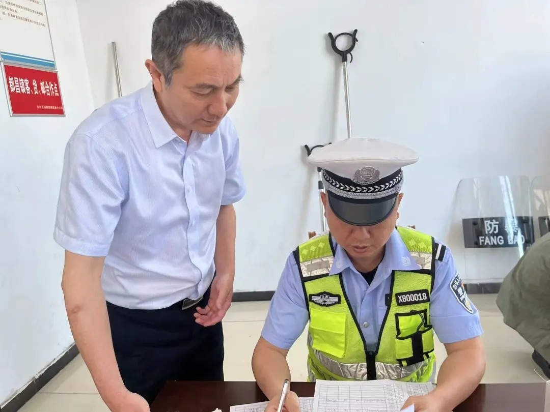 九江長運(yùn) 都昌公司聯(lián)合都昌交警大隊(duì)開展尿液檢測(cè)