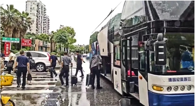 都市城際公交：旅游客運分公司喜獲全國市長研修學院包車服務(wù)定單