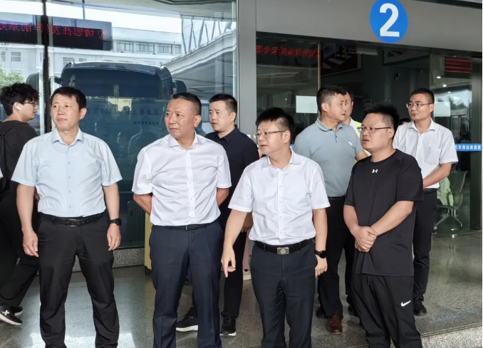 吳濤一行檢查南昌長途汽車西站國慶期間安全生產(chǎn)工作 李偉、占梁陪同