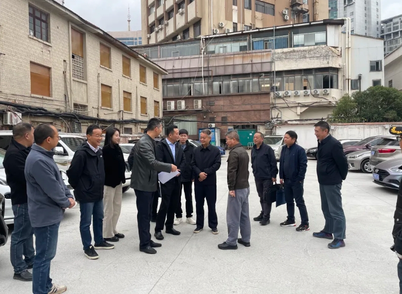 今日快報 || 杜小華督導(dǎo)長鴻物業(yè)安全生產(chǎn)重點(diǎn)工作 王曉、胡勁松陪同