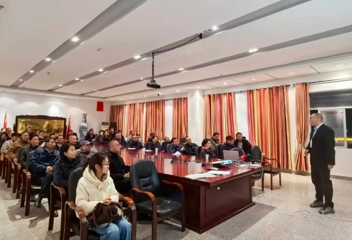 婺源公交：開展消防安全知識培訓(xùn)及疏散、滅火演練