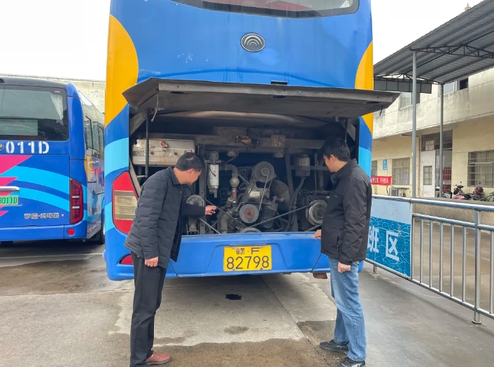 撫州長(zhǎng)運(yùn)：東鄉(xiāng)分公司開展十年以上老舊車輛專項(xiàng)排查