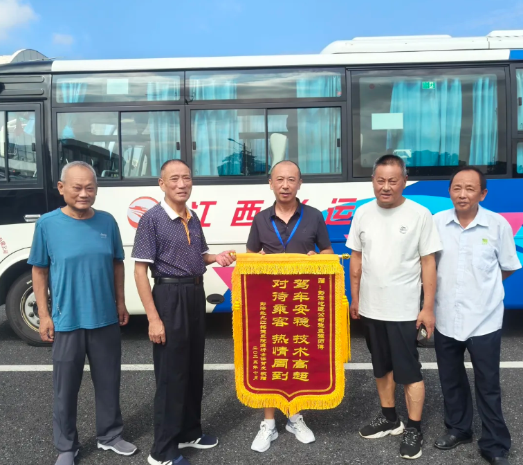 九江長運(yùn)：四位老人一面錦旗 致敬400天的溫暖守候