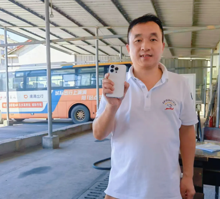 撫州長運(yùn)：拿回遺失的手機(jī) 樂先生笑了