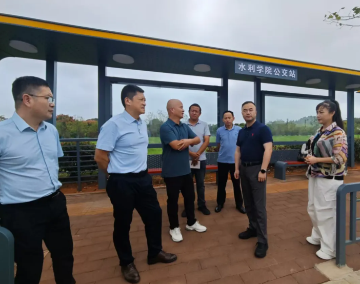 劉磊、占梁調(diào)研九江長運、都市城際公交節(jié)前校園直通車工作