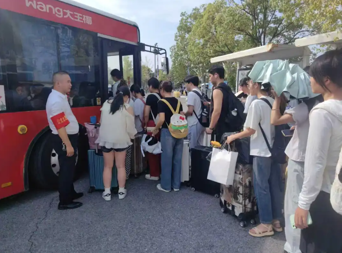 鷹潭公司：暖心服務(wù) 護(hù)航師專學(xué)子返鄉(xiāng)路