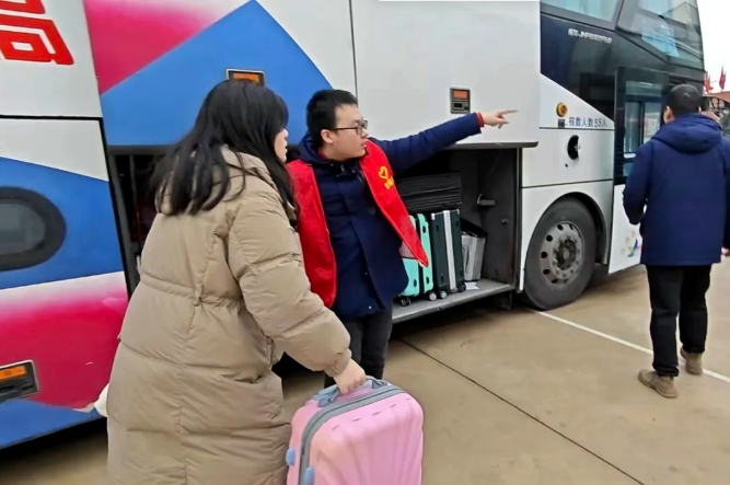 都市城際公交：校園直通車+客運(yùn)班線（聯(lián)運(yùn)）延伸服務(wù)啟動