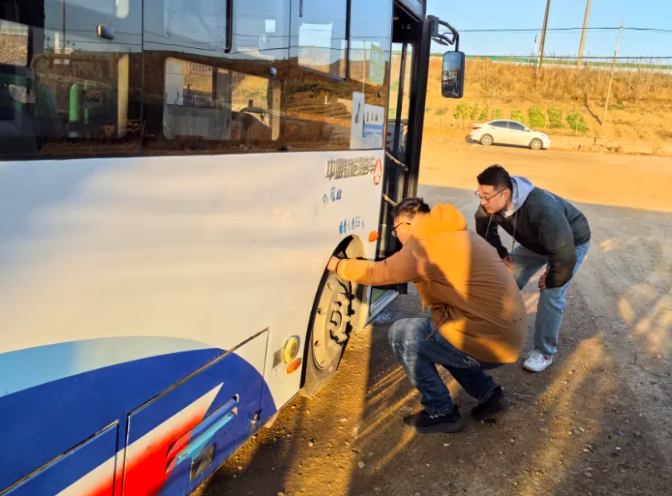 當(dāng)涂長(zhǎng)客開(kāi)展車輛技術(shù)狀況專項(xiàng)檢查活動(dòng)