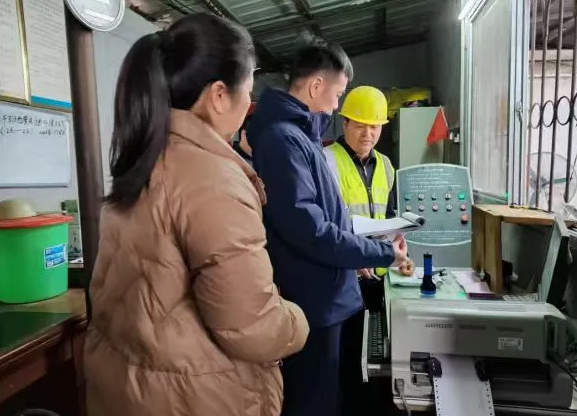 贛州市交通運(yùn)輸局領(lǐng)導(dǎo)督導(dǎo)于都客運(yùn)站重大風(fēng)險隱患排查整治工作