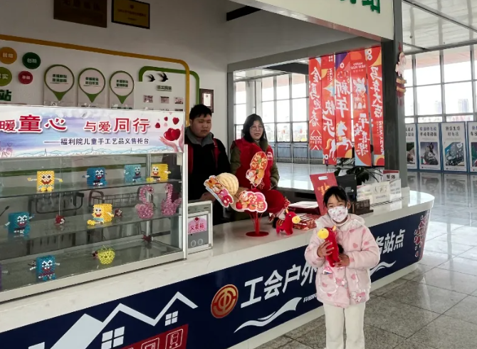 馬鞍山長(zhǎng)客：“燕子”銜春送福至 春運(yùn)旅途暖意濃