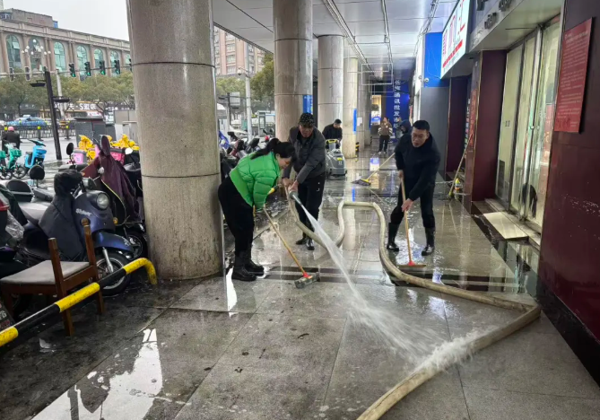 長運物業(yè)：錯峰加班大清洗 潔凈環(huán)境迎新春